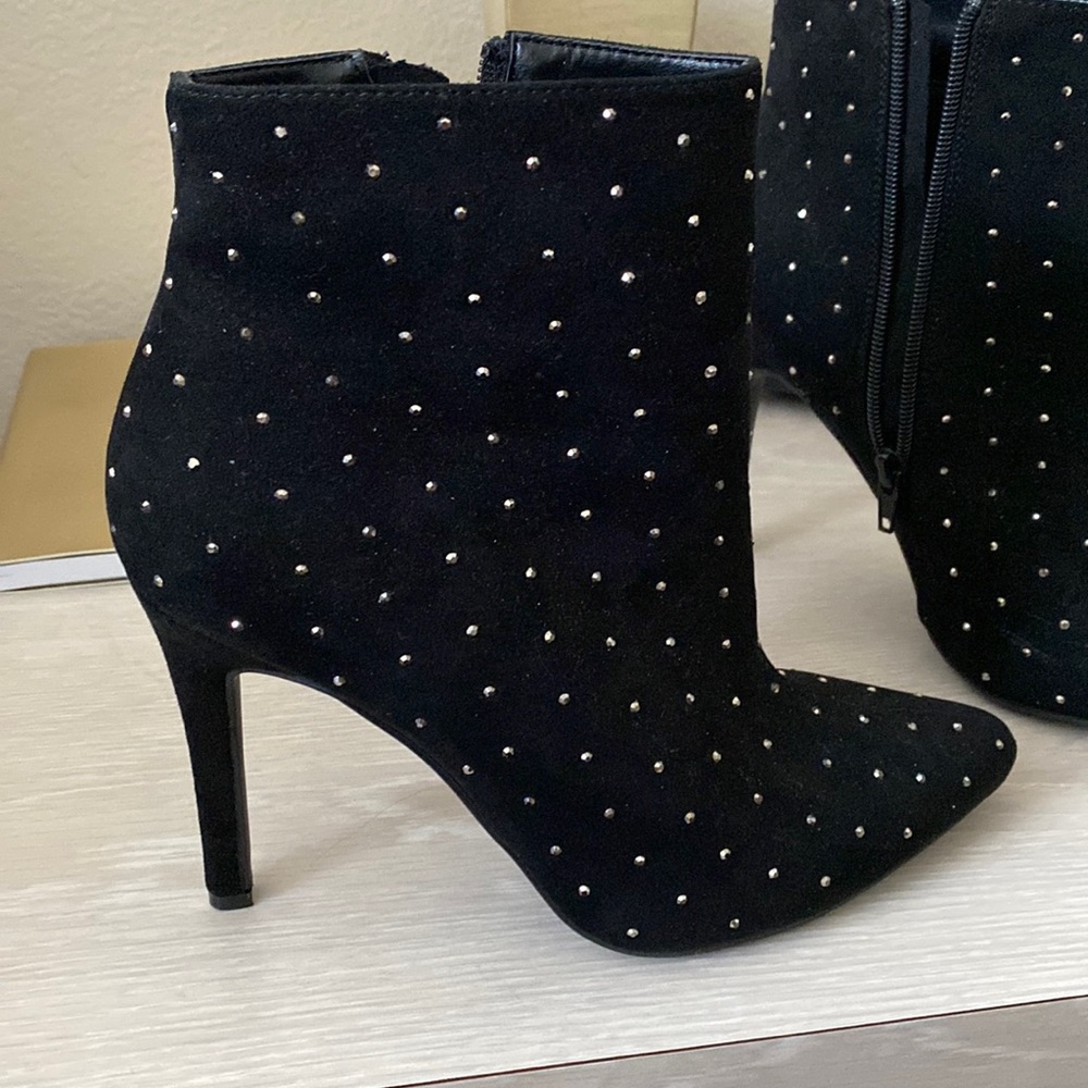 Black velour,  with rhinestones elegant,  used great condition worn once.